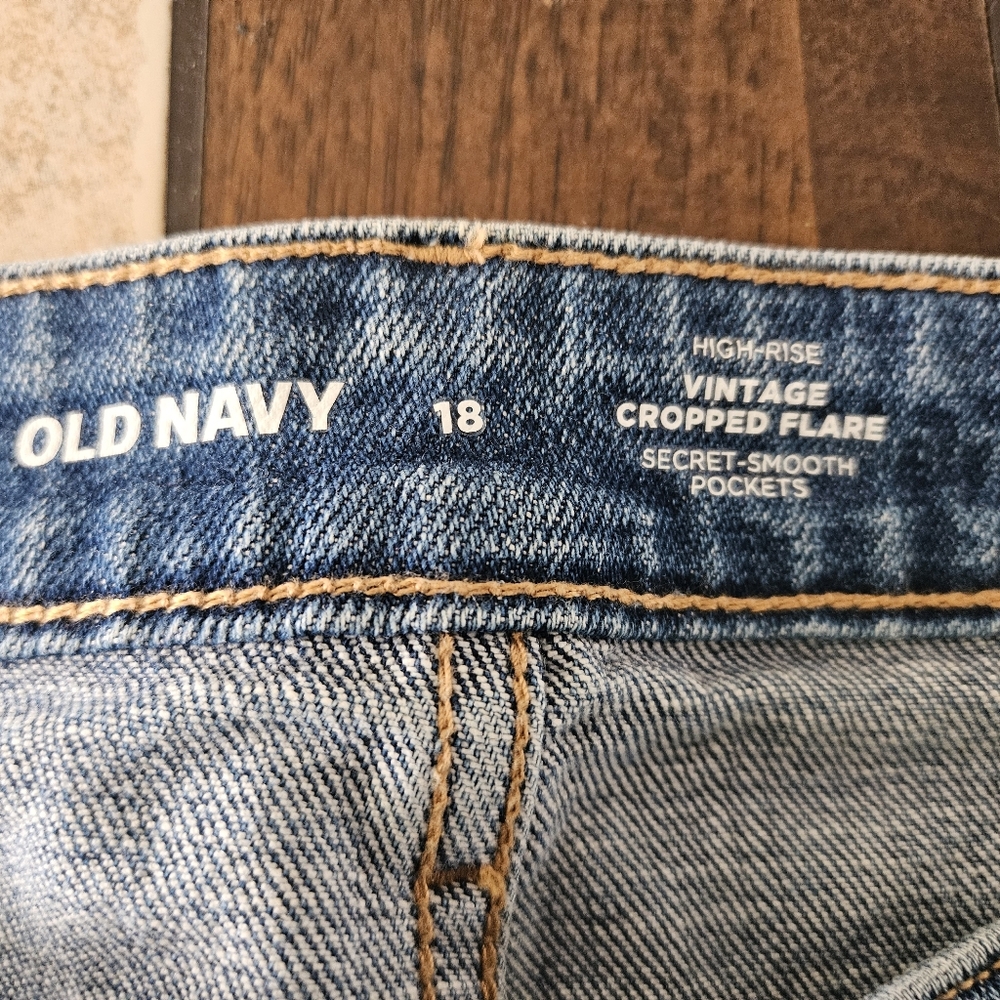 Old Navy High-Waisted Vintage Crop Flare Jeans Size 18 Denim - Picture 4 of 6